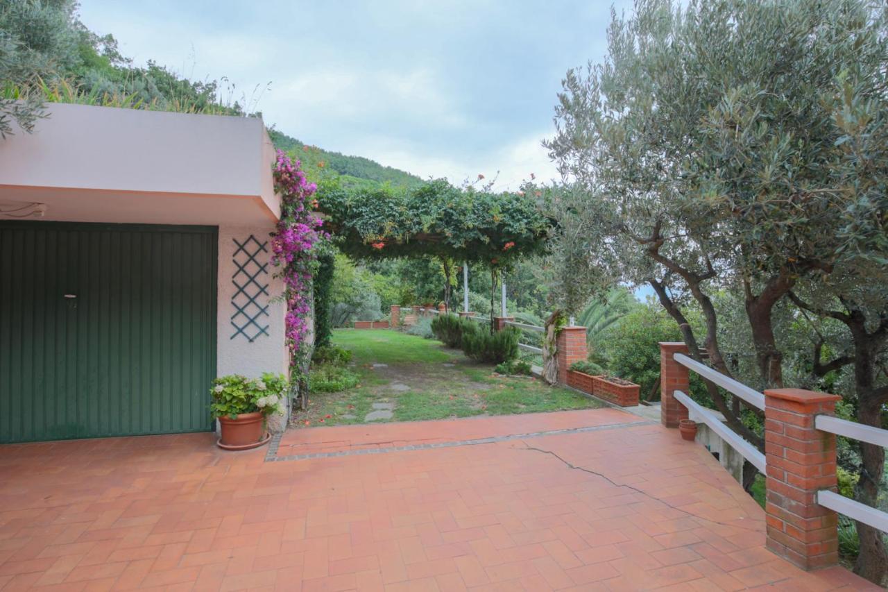 Villa Gio - Terrazza Nel Blu Bergeggi Kültér fotó