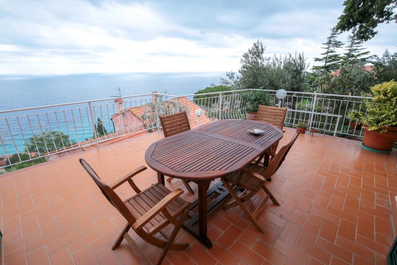 Villa Gio - Terrazza Nel Blu Bergeggi Kültér fotó