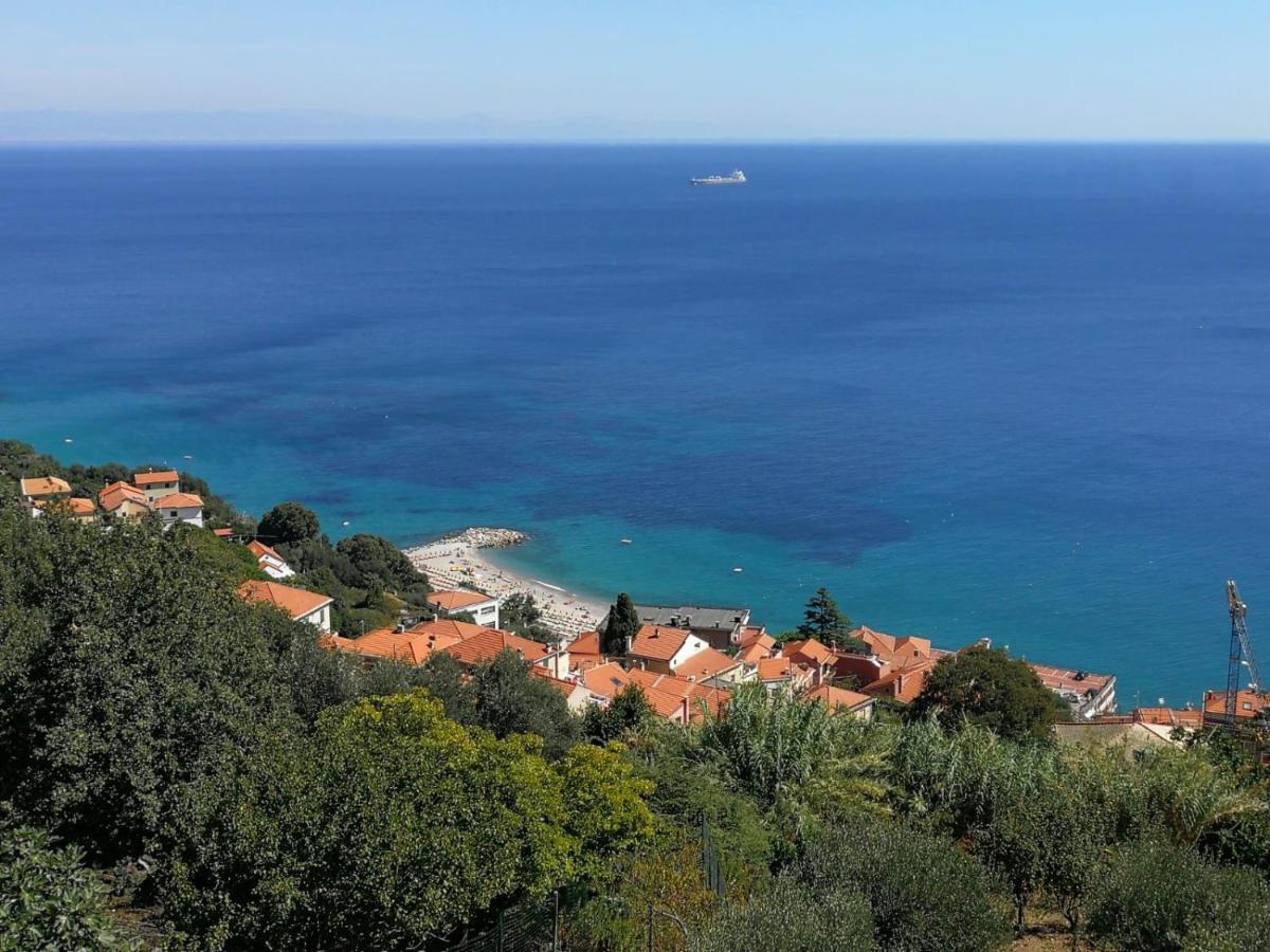 Villa Gio - Terrazza Nel Blu Bergeggi Kültér fotó