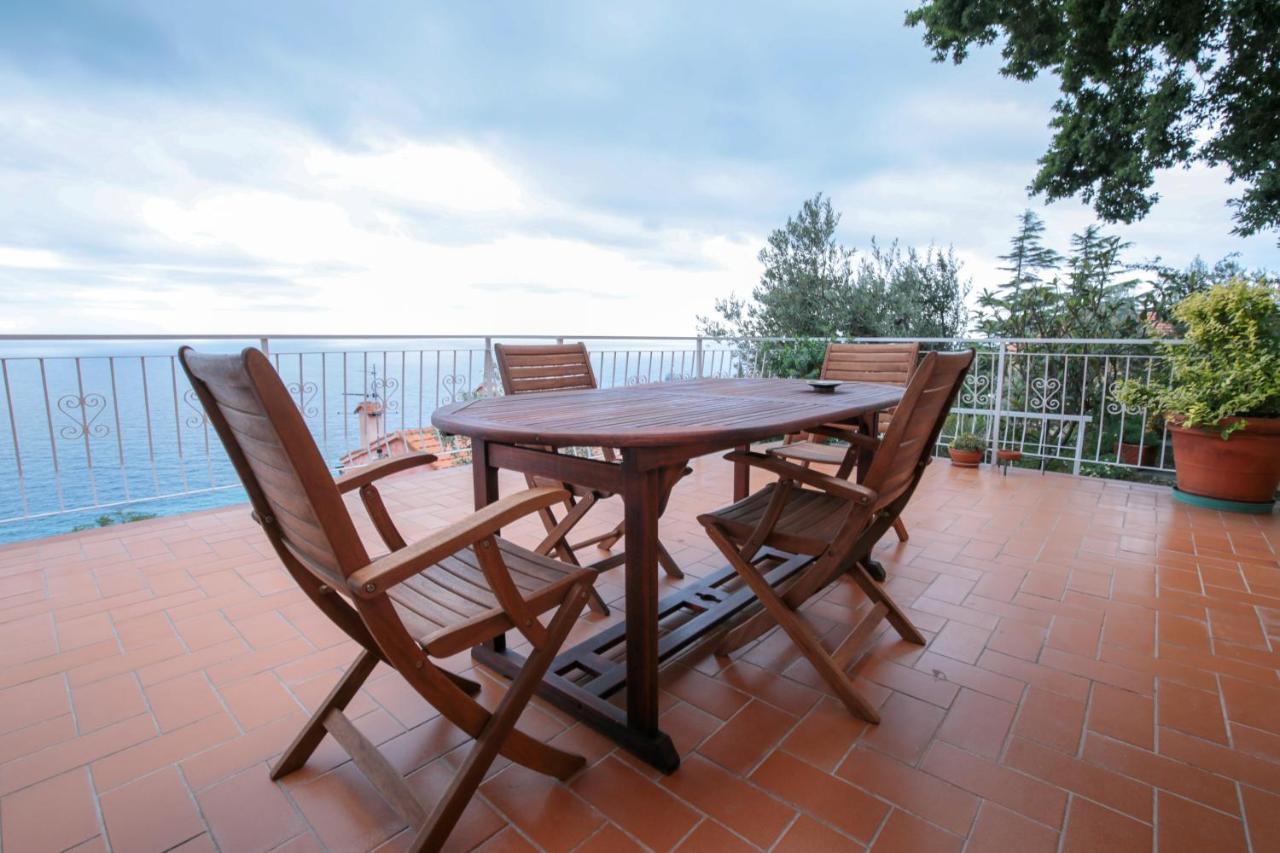 Villa Gio - Terrazza Nel Blu Bergeggi Kültér fotó